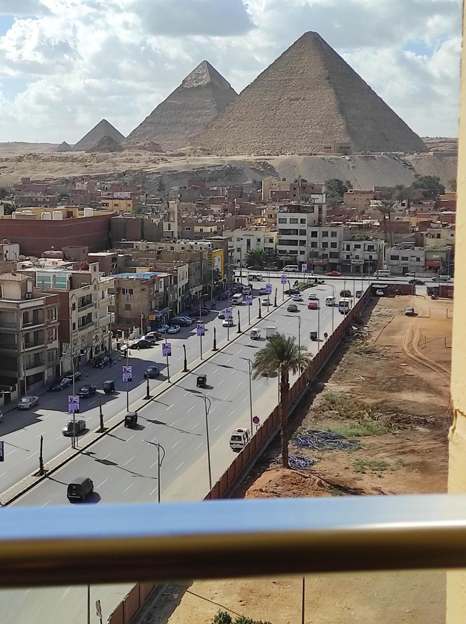Pyramids View Suite/Vista Piramidi Kairó Szoba fotó